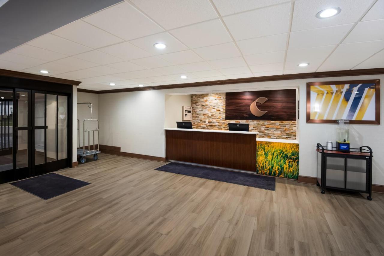 Hotel Comfort & - Indianapolis 3*