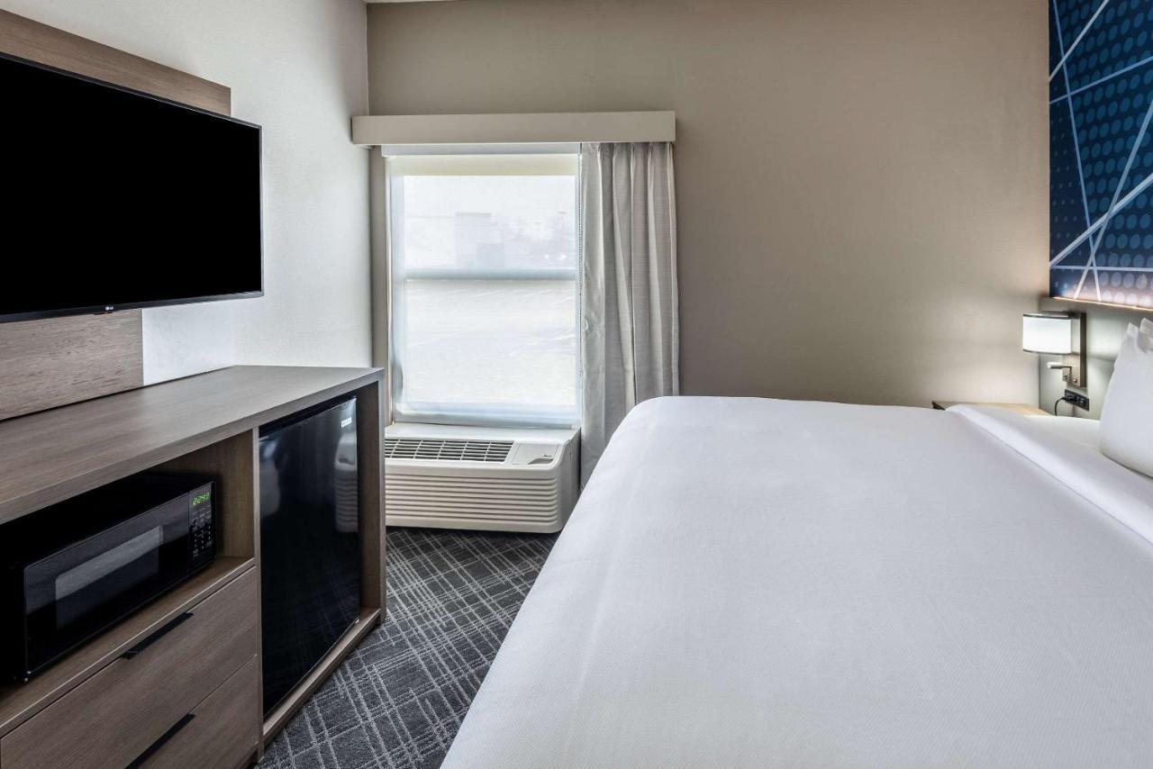 Hotel Comfort & - Indianapolis Fishers